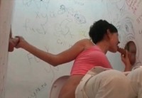 Порно видео секс сюрприз в туалете